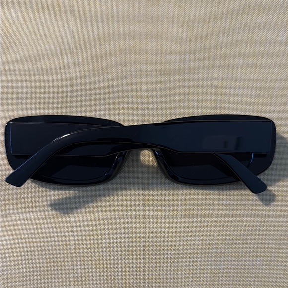 LOFT Black Sunglasses with Case - Picture 4 of 6